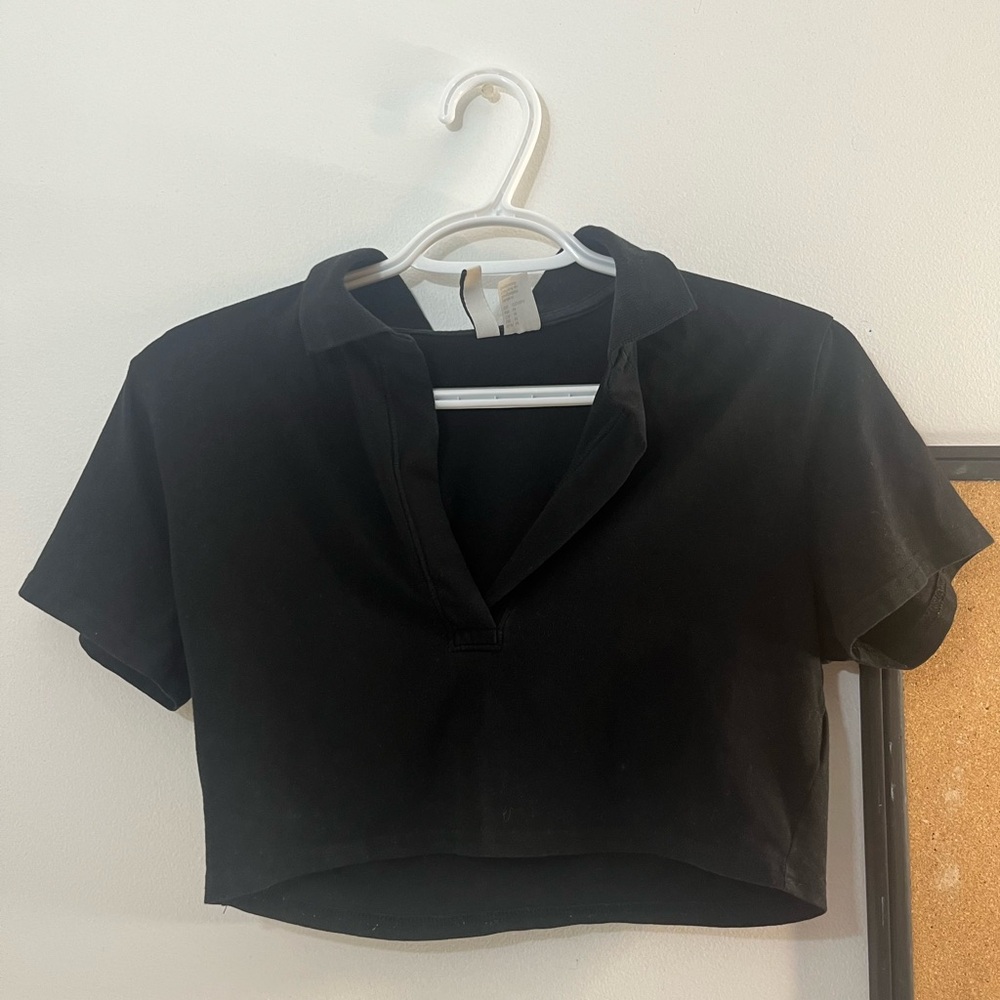 Black H&M cropped polo top